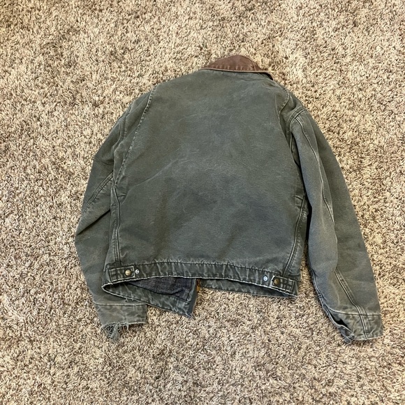 Carhartt coat - Picture 2 of 3